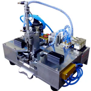 Position the inner wire on the plastic wire claw holder Position the inner wire on the plastic wire claw holder